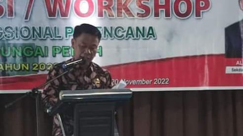 Sekda Kota Sungaipenuh, Alpian, saat membuka workshop bagi pejabat perencana lingkup Pemerintah Kota Sungaipenuh di hotel Odua Weston, Jambi. (Dok istimewa)