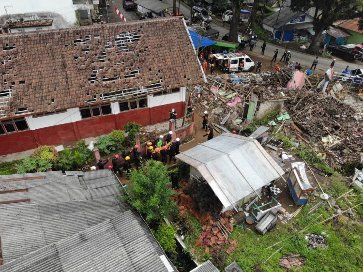 Proses evakuasi korban korban gempa Cianjur (Dok Istimewa)