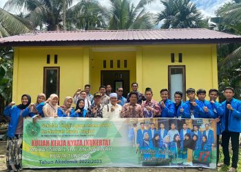 Foto bersama Abd Jalil, M. M serta rombongan dan mahasiswa (Dok Latif)
