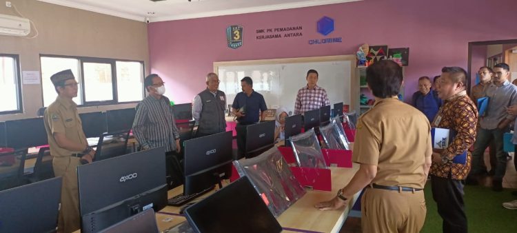 Komisi IV DPRD Provinsi Jambi Stuba ke Dinas Pendidikan Provinsi Jawa Barat dan mengunjungi salah satu SMK favorit di Kota Bandung (Dok. Hadian - Humas)