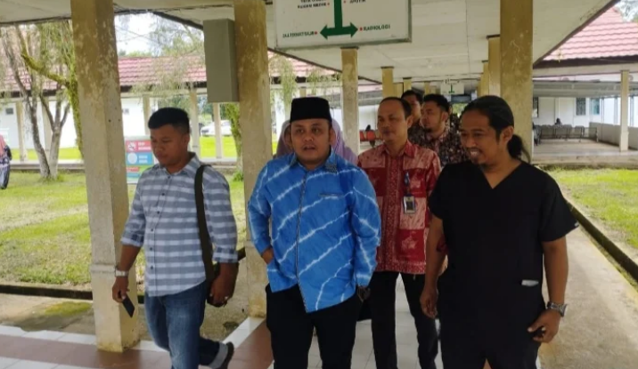 Wabup Robby Nahliyansyah saat Sidak ke RSUD Nurdin Hamzah, Kamis (25/4/24). (Dok. Ginting)