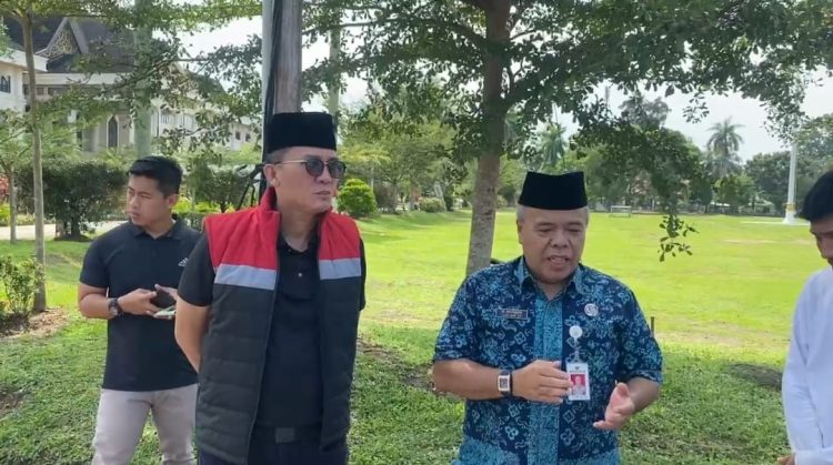 Kadis Kominfo Sambut Kepulangan Mahasiswa Jambi dihalaman Kantor Gubernur Jambi, Jum’at (05/04/2024)  (Foto: Novriansah - Kominfo)