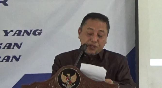 Sekda Sapril saat membuka Rakor GTRA Tahun 2024 di Aula Kantor Bupati Tanjab Timur, Senin (06/05/2024). (Dok. Ginting)