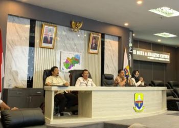 Ariansyah saat pimpin FGD bersama Tim Tenaga Ahli dari Universitas UNAMA di ruang JDAC, Rabu (29/05/2024). (Dok. Dedi - Kominfo)