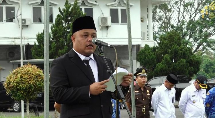 Wabup Robby saat Pimpinan Upacara Hari Kebangkitan Nasional ke 116 dilapangan Kantor Bupati Tanjabtim, Senin (20/5). (dok. Yudha)
