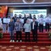 Foto bersama usai peneyerahan Bonus Kontingen Popnas dan Peparpenas Jambi di auditorium Rumah Dinas Gubernur Jambi, Senin (20/05/2024) (Dok, Riki)
