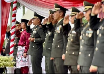 Edi Purwanto pada upacara peringatan Harlah Pancasila 2024 di lapangan Kantor Gubernur Jambi, Sabtu (1/6). (Dok.Hadian - Humas)