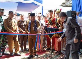 Gubernur Al Haris Resmikan Toko TPID di Pasar Siulak Kerinci, Senin (03/06/2024). (Dok. Kominfo)