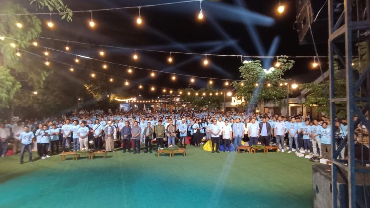 Poto bersama pada Deklarasi dukungan Milenial Jambi untuk Haris-Sani di Citra Raya City, Kamis (13/6/2024) (Dok. Biru)