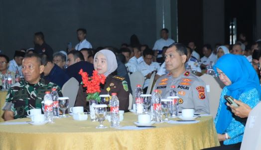 Sejumlah pimpinan Forkopimda Provinsi Jambi, termasuk Wakapolda Jambi Brigjen Pol. M. Mustaqim (kedua dari kanan), menghadiri pembukaan Musrenbang RPJMD Provinsi Jambi Tahun 2025–2029 di Swiss-Belhotel Jambi, Rabu (21/5/2025). (Dok, Yola)
