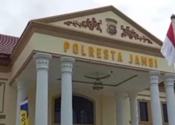 Tampak depan gedung Polresta Jambi, (23/05/2025). (Dok. Stepanus)