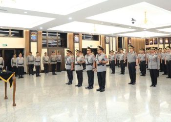 Upacara kenaikan pangkat perwira tinggi Polri di Rupattama Mabes Polri, diikuti dengan khidmat oleh 49 personel yang mendapatkan promosi jabatan, Jumat (23/5/2025). (Dok. Humas Polri)