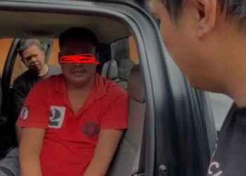 Tersangka berinisial N saat diamankan oleh pihak kepolisian dalam kasus kematian Aipda Hendra, anggota Polres Muaro Jambi. (Dok. SS Instagram Kombes Pol Manang Soebeti )