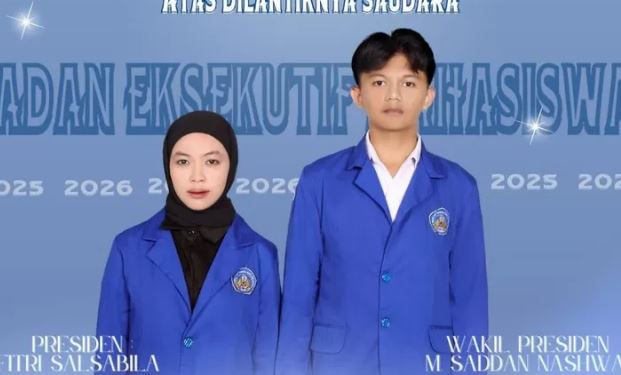 Presiden dan Wakil Presiden Mahasiswa STIE Jambi 2025–2026, Fitri Shalsabila dan M. Saddan Nashwan, usai resmi dilantik dalam acara pelantikan BEM di Aula STIE Jambi, Sabtu (24/5/2025). (Dok. Stepanus - JT)