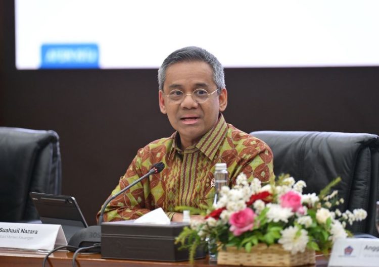 Wakil Menteri Keuangan Suahasil Nazara memberikan penjelasan dalam Konferensi Pers APBN Kita di Jakarta, Jumat (23/5/2025). (Dok. kemenkeu.go.id)
