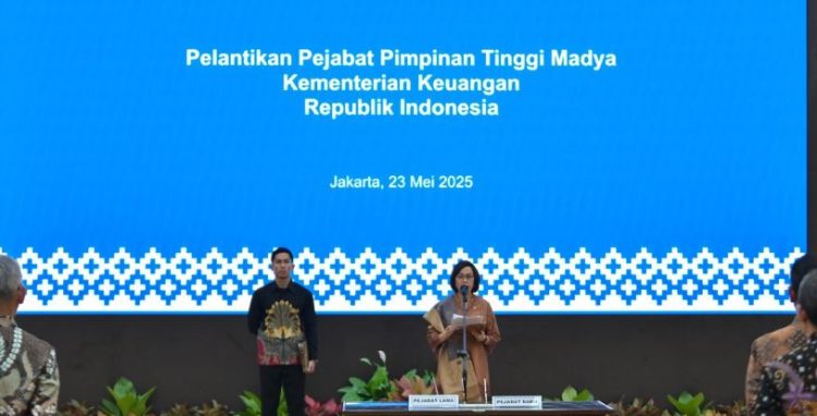 Menteri Keuangan Sri Mulyani Indrawati memimpin pelantikan 22 Pejabat Pimpinan Tinggi Madya (Eselon I) di lingkungan Kementerian Keuangan, Jakarta, Jumat (23/5/2025). (Dok, kemenkeu.go.id)