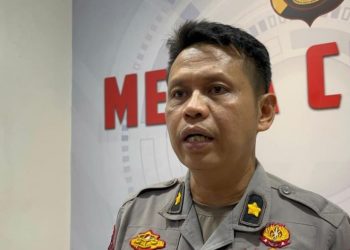 Kasubbid Penmas Bidhumas Polda Jambi, Kompol M. Amin Nasution, memberikan keterangan pers terkait imbauan keamanan hewan ternak menjelang Iduladha di Mapolda Jambi, Minggu (25/5/2025). (Dok. Daus)