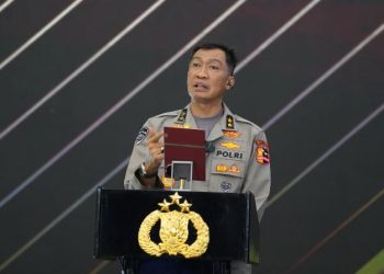 Kadiv TIK Polri Irjen Pol. Slamet Uliandi saat menyampaikan pemaparan dalam Rakernis Divisi Teknologi Informasi dan Komunikasi Polri 2025, yang menekankan pentingnya transformasi digital berbasis AI di tubuh Polri, Jakarta, Senin (26/5/2025). (Foto: Humas Polri)