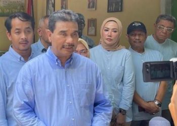 Ketua DPD Gerindra Provinsi Jambi Sutan Adil Hendra memberikan keterangan pers terkait dukungan terhadap program Koperasi Desa Merah Putih yang digagas Presiden terpilih Prabowo Subianto, Sabtu (24/5/2025). (Foto: Stepanus)