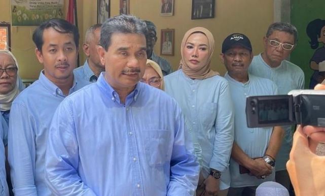 Ketua DPD Gerindra Provinsi Jambi Sutan Adil Hendra memberikan keterangan pers terkait dukungan terhadap program Koperasi Desa Merah Putih yang digagas Presiden terpilih Prabowo Subianto, Sabtu (24/5/2025). (Foto: Stepanus)