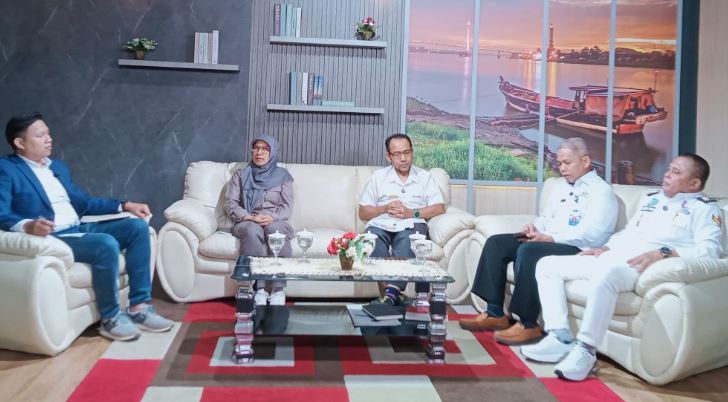 Perwakilan BPKP, DJPb, APDESI Jambi, dan KI Jambi pada dialog publik “Keterbukaan Informasi Dana Desa” yang di TVRI Jambi, Senin (26/5/2025). (Dok. Yol)