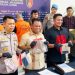 Wadirreskrimsus Polda Jambi AKBP Taufik Nurmandia didampingi Kasubdit Tipidter AKBP Wendi Oktariansyah dan Kasubbid Penmas Polda Jambi Kompol Amim Nasution menunjukkan barang bukti emas ilegal seberat 1,2 kg dalam konferensi pers di Mapolda Jambi. Selasa (27/5/2025). (Dok. Stepanus)