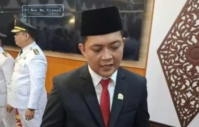 Ketua DPRD Provinsi Jambi, Muhammad Hafiz saat diwawncarai usai Bupati dan Wakil Bupati Bungo, Dedy Putra dan Tri Wahyu Hidayat. di Auditorium Rumah Dinas Gubernur Jambi, Senin (26/5/2025). (Dok. Stepanus)