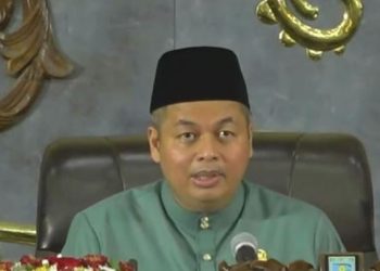 Ketua DPRD Kota Jambi, Kemas Faried Alfarelly, menyampaikan sambutan dalam Rapat Paripurna Istimewa DPRD Kota Jambi dalam rangka memperingati HUT ke-79 Pemerintah Kota Jambi dan Hari Jadi ke-624 Tanah Pilih Pusako Batuah di gedung DPRD Kota Jambi, rabu (28/05/2025).(Foto: Yola - JT)