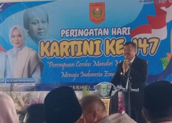 Bupati Kerinci Monadi saat memberikan sambutan dalam peringatan Hari Kartini ke-147 di Aula Kantor Bupati Bupati Kerinci Monadi saat memberikan sambutan dalam peringatan Hari Kartini ke-147 di Aula Kantor Bupati Kerinci, Selasa (20/5). (Dok . Yola - JT), Selasa (20/5). (Dok . Yola - JT)