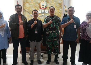 Danrem 042/Gapu Terima Kunjungan Silaturahmi Direktur Buah dan Florikultura Kementan dan Kepala BSIP Jambi, di ruang kerja nya Jumat (23/5/2025) (Dok.Pemrem042/Gapu)