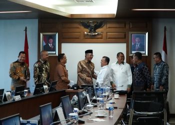 Poto bersama Gubernur Jambi, Al Haris bersama bupati dan wali kota se-Provinsi Jambi di Kementerian PUPR) di Jakarta, Kamis (15/5/2025). (Dok . Erik- Kominfo)