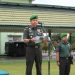 Kasi Logistik Kasrem 042/Gapu Kolonel Cpl Ir. Ahmad Rasli, S.T., M.M. membacakan amanat Kasad Jenderal TNI Maruli Simanjuntak dalam upacara bendera bulanan di Lapangan Makorem 042/Gapu, Jambi, Senin (19/5/2025). (Foto: Penrem 042/Gapu)