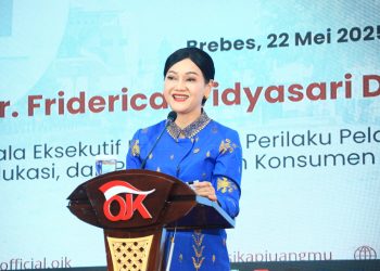 Kepala Eksekutif Pengawas Perilaku Pelaku Usaha Jasa Keuangan, Edukasi dan Pelindungan Konsumen OJK Friderica Widyasari Dewi, pada Peluncuran Bulan Literasi Keuangan (BLK) 2025 di Auditorium Universitas Muhadi Setiabudi (UMUS), Kabupaten Brebes, Kamis (22/05/2025 ) (Dok, Humsa OJK Jambi)