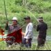 Warga dan tokoh masyarakat antusias mengikuti pembukaan Lubuk Larangan di Sungai Desa Tarutung, Kecamatan Batang Merangin, Kerinci, Sabtu (24/5/2025). (Dok. Daus - JT)