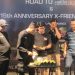 Ketua X-Friends Jambi, Rifan Saputra, bersama para pendiri komunitas melakukan prosesi pemotongan tumpeng dalam perayaan 15th Anniversary X-Friends Jambi yang digelar di Bonnie Resto & Café, Minggu (25/5/2025) malam. (Dok. Yola)