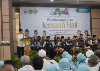 Gubernur Jambi, Dr. H. Al Haris, S.Sos., M.H., menyampaikan sambutan saat pelepasan kloter terakhir jemaah calon haji Provinsi Jambi Tahun 1446 H/2025 M di Asrama Haji Kota Baru, Kota Jambi, Selasa (27/5/2025). (Dok. Erit - Kominfo)