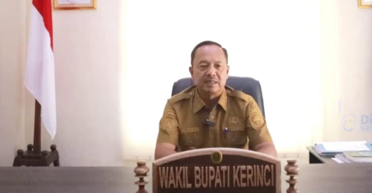 Wakil Bupati Kerinci, Murison, saat menyampaikan imbauan resmi kepada masyarakat terkait peningkatan kewaspadaan terhadap kebakaran hutan dan lahan (karhutla) di musim kemarau. (Foto: Diskominfo Kabupaten Kerinci)