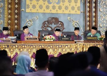 Gubernur Jambi Al Haris bersama Menteri Desa PDTT Yandri Susanto, Wali Kota Jambi Maulana, Wakil Wali Kota Jambi, serta unsur Forkopimda menghadiri Rapat Paripurna Istimewa DPRD Kota Jambi dalam rangka HUT ke-79 Pemerintah Kota Jambi dan Hari Jadi ke-624 Tanah Pilih Pusako Batuah, Rabu (28/5/2025). (Foto: Novriansah - Kominfo)