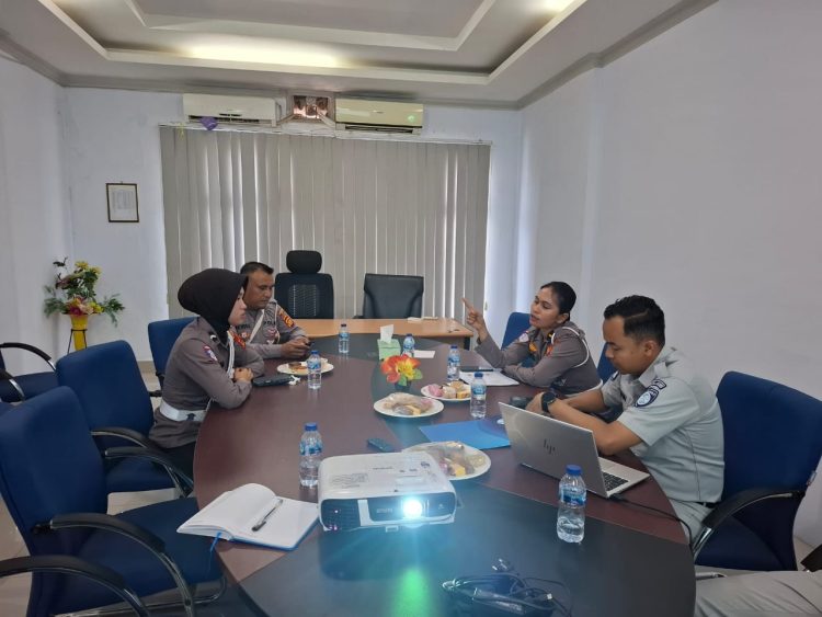 Jasa Raharja Cabang Muara Bungo bersama Satlantas Polres Bungo menggelar Forum Keselamatan Lalu Lintas untuk membahas strategi menekan angka kecelakaan dan meningkatkan budaya tertib berkendara, Selasa (27/5/2025). (Dok. Humas JR Jambi)