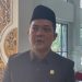 Ketua DPRD Provinsi Jambi, Muhammad Hafiz Fattah, memberikan pernyataan kepada awak media terkait maraknya praktik judi online di wilayah Jambi, Rabu (1/5/2025). (Dok. Yola)