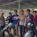 Kasubdit Binpolmas Ditbinmas Polda Jambi AKBP Mulyadi, S.E., berfoto bersama warga RT 025, Kelurahan Handil Jaya, usai kegiatan silaturahmi dan sambang kamtibmas, Kamis (19/6/2025). (Foto: Nahar)