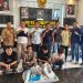 Tim Ditpolairud Polda Jambi mengamankan empat pelaku dan barang bukti sisik trenggiling serta kayu gaharu hasil penyelundupan di pesisir Sungai Batanghari, Desa Sijenjang, Jambi Timur, Kamis (19/6/2025). (Foto: Humas Polda Jambi)