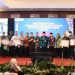 Perwakilan BKKBN Provinsi Jambi memberikan penghargaan kepada Serda Rudi Hartono dalam Rakorda Program Bangga Kencana dan Percepatan Penurunan Stunting Tahun 2025 di Hotel Aston Jambi, Jumat (20/6/2025). (Foto: Humas Kodim 0416/Bute)