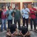 Dua pelaku pencurian ruko di Jelutung, Kota Jambi, saat diamankan oleh Unit Reskrim Polsek Jelutung, Jumat (20/6/2025). Keduanya ditangkap di dua lokasi berbeda dan telah dibawa untuk penyidikan lebih lanjut. (Foto: Dokumentasi Polsek Jelutung)