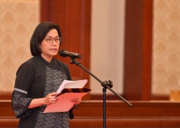 Menteri Keuangan Sri Mulyani Indrawati menyampaikan sambutan dalam pelantikan pejabat di lingkungan Kementerian Keuangan, Jakarta, Jumat (20/6/2025). (dOK. kemenkeu)