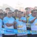 Kapolres Bungo AKBP Natalena Eko Cahyono (tengah) bersama peserta BTC Fun Run 2025 saat pelepasan lomba dalam rangka Hari Bhayangkara ke-79 di Arena Ex. MTQ Baru, Minggu (22/6/2025). (Dok. Humas Polres Bungo)