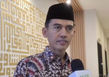 Ketua MUI Bidang Fatwa, Prof. Asrorun Ni'am Sholeh memberikan keterangan kepada media usai rapat pembahasan revisi UU Penyelenggaraan Ibadah Haji dan Pengelolaan Keuangan Haji di Kantor MUI Pusat, Jakarta, Selasa (24/6/2025).(Dok. mui.or.id)