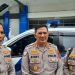 Dirlantas Polda Jambi, Kombes Pol Adi Benny Cahyono (tengah), memberikan keterangan pers terkait pengamanan pemulangan jamaah haji dan penghentian sementara operasional angkutan batubara di Jambi, Selasa (25/6/2025). (Dok. Daus)