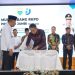 Wakil Bupati Muaro Jambi, Junaidi H. Mahir, menandatangani berita acara Musrenbang RKPD Provinsi Jambi Tahun 2026 yang disaksikan oleh Wakil Gubernur Jambi, Rabu (16/4/2025). (Dok. Kominfo)