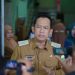 Bupati Muaro Jambi Bambang Bayu Suseno memberikan keterangan kepada media terkait percepatan penerbitan SK dan NIP bagi ASN PPPK Kabupaten Muaro Jambi, Sabtu (26/4/2025). (Dok. Kominfo)